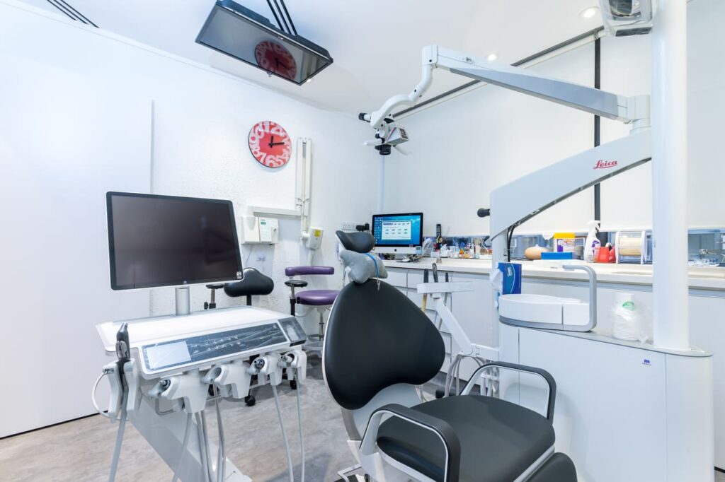 Smith & Jain Dentist - Central Dental Clinic Environment 中環牙醫診所環境